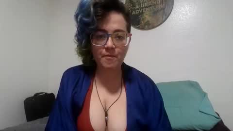 valarieak online show from October 26, 7:25 am