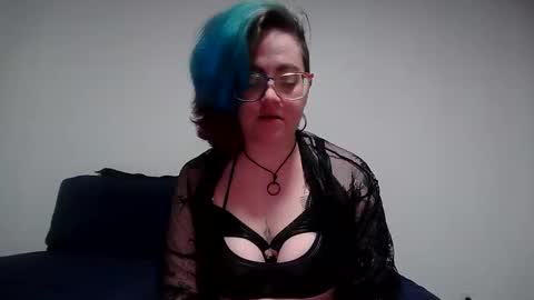 valarieak online show from May 4, 1:01 am