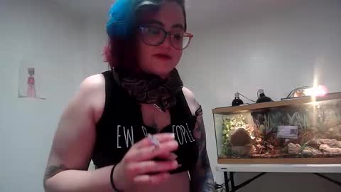 valarieak online show from May 5, 1:02 am