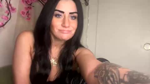 Snapshot of valaya906 chatting on December 17, 1:11 am Valaya Noire online show from December 17, 1:11 am