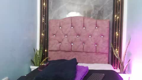 vale_queeny online show from August 5, 2:14 am