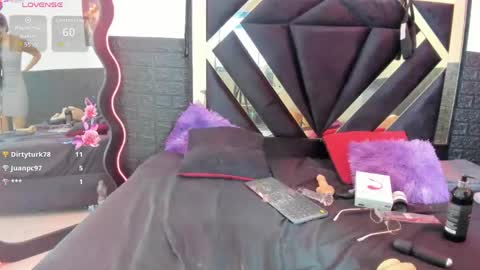 Snapshot of valen_cute22 chatting on May 28, 8:22 am valentina online show from May 28, 8:22 am
