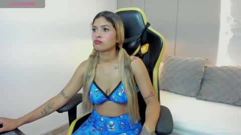 V A L E N online show from April 8, 12:27 pm