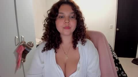 Snapshot of valen_smile_ chatting on December 6, 2:13 am valen_smile_ online show from December 6, 2:13 am