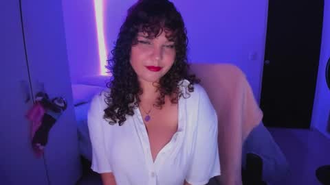 Snapshot of valen_smile_ chatting on December 22, 1:55 am valen_smile_ online show from December 22, 1:55 am