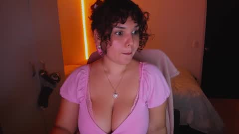 Snapshot of valen_smile_ chatting on December 23, 4:44 am valen_smile_ online show from December 23, 4:44 am