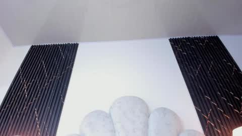 Snapshot of valenrosse_ chatting on April 25, 1:41 pm Valen online show from April 25, 1:41 pm