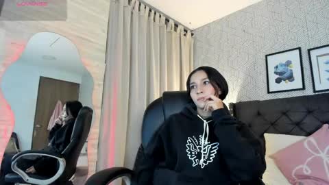Valen online show from May 7, 11:48 am