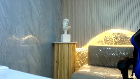 Snapshot of valentina__r chatting on April 29, 12:48 am Valentina R online show from April 29, 12:48 am