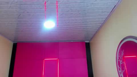 Snapshot of valentina_coba11 chatting on May 25, 7:42 pm Valentina online show from May 25, 7:42 pm