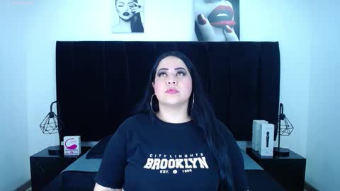 Snapshot of valentina_fox01_ chatting on February 11, 10:15 pm Valentina online show from February 11, 10:15 pm