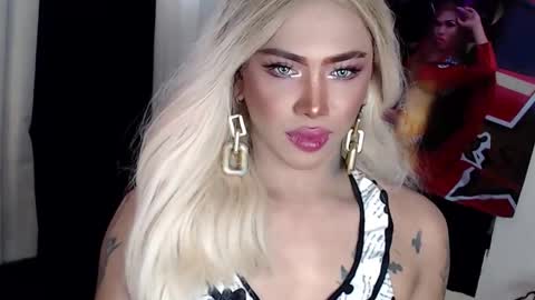 Snapshot of valentina_goddess_tsxxx chatting on December 5, 5:26 am Amanda online show from December 5, 5:26 am