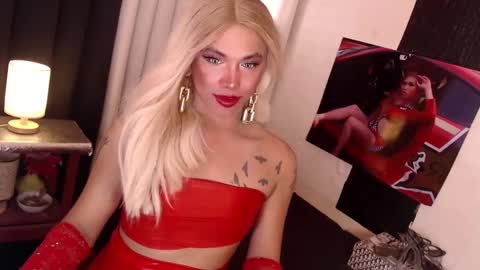 Snapshot of valentina_goddess_tsxxx chatting on December 11, 7:09 am Amanda online show from December 11, 7:09 am