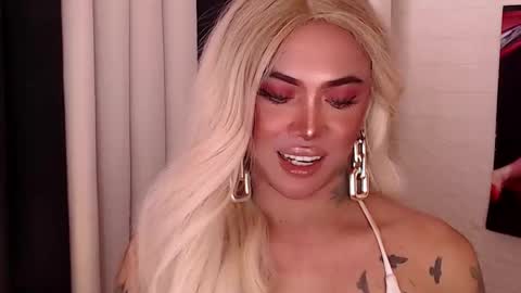 Snapshot of valentina_goddess_tsxxx chatting on December 12, 12:16 am Amanda online show from December 12, 12:16 am