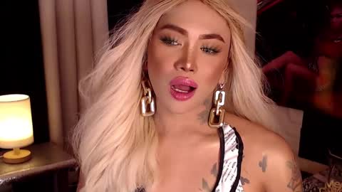 Snapshot of valentina_goddess_tsxxx chatting on December 15, 2:05 pm Amanda online show from December 15, 2:05 pm