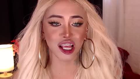 Snapshot of valentina_goddess_tsxxx chatting on December 18, 11:19 pm Amanda online show from December 18, 11:19 pm