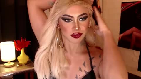 Snapshot of valentina_goddess_tsxxx chatting on December 23, 6:58 pm Amanda online show from December 23, 6:58 pm
