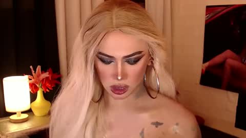 Snapshot of valentina_goddess_tsxxx chatting on December 24, 9:22 pm Amanda online show from December 24, 9:22 pm