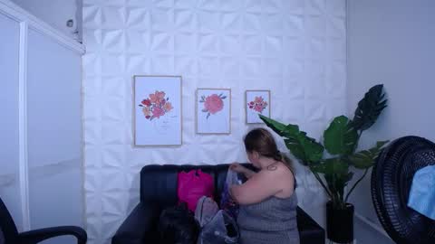 Valentina  online show from November 26, 10:44 pm