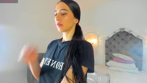 Snapshot of valentina_ross_ chatting on June 11, 12:14 pm Valentina online show from June 11, 12:14 pm