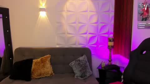Snapshot of valentina_xx69 chatting on December 3, 5:23 pm Valentina online show from December 3, 5:23 pm