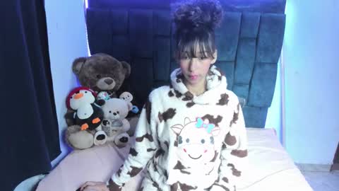 Snapshot of valentinaklean1 chatting on February 24, 5:49 am valentinaklean1 online show from February 24, 5:49 am