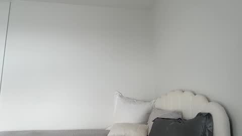Snapshot of valentinaxo_ chatting on September 12, 12:00 am Valentina online show from September 12, 12:00 am