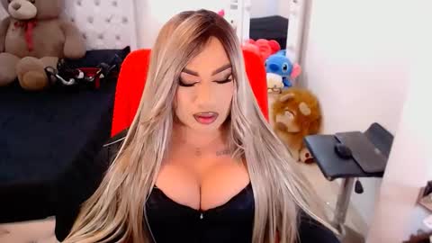 Snapshot of valentinaxqueen chatting on October 8, 10:40 pm online show from October 8, 10:40 pm