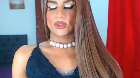 Snapshot of valentinaxxxdoll chatting on December 13, 1:04 am VALENTINA online show from December 13, 1:04 am