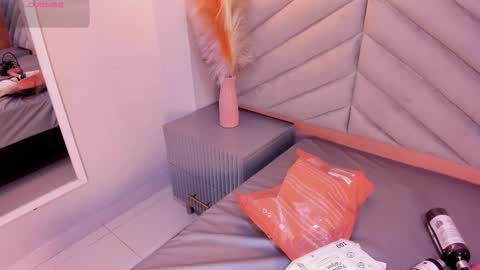 Mia  online show from November 16, 7:30 pm