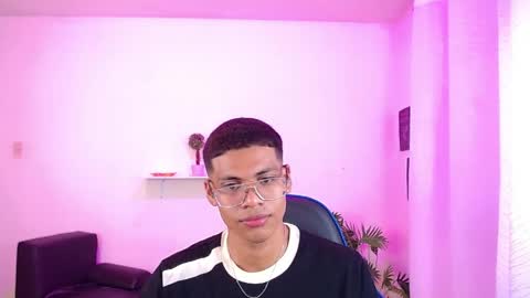 Snapshot of valentino_08 chatting on April 7, 9:26 pm Valentino online show from April 7, 9:26 pm