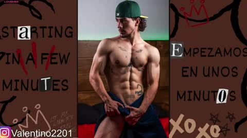 Snapshot of valentino_2201 chatting on May 23, 2:06 am Valentino - 15 OFF valentino2201 online show from May 23, 2:06 am