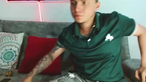 Snapshot of valentino_bel chatting on November 17, 3:18 pm Nick online show from November 17, 3:18 pm