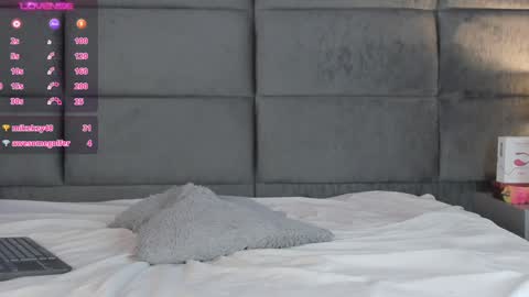 valentino moon online show from December 29, 6:24 am