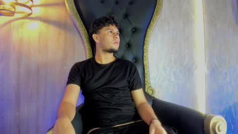 VALENTINO online show from February 21, 7:59 pm