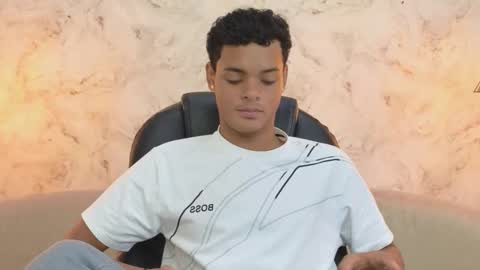 valentino_thompson online show from September 28, 7:30 pm