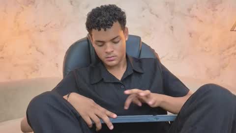 valentino_thompson online show from September 29, 8:46 pm