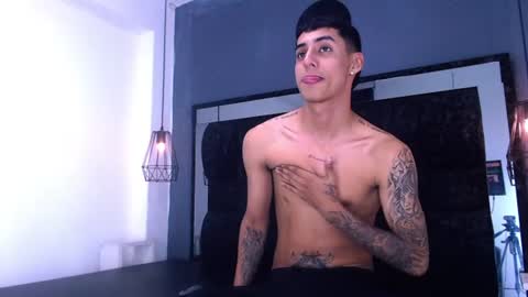 Snapshot of valentino_west chatting on June 17, 4:04 am valentino west online show from June 17, 4:04 am