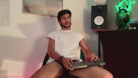Snapshot of valentinoford chatting on May 19, 10:49 pm Valentino online show from May 19, 10:49 pm