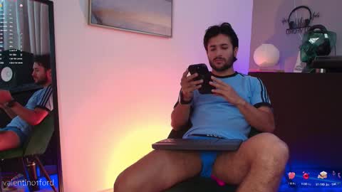 Snapshot of valentinoford chatting on May 22, 8:36 pm Valentino online show from May 22, 8:36 pm