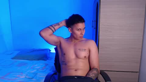 VALENTINO online show from November 20, 8:08 pm