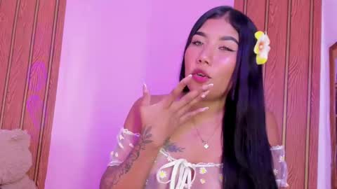 Snapshot of valenttina_narvaez chatting on April 25, 3:53 pm vale online show from April 25, 3:53 pm
