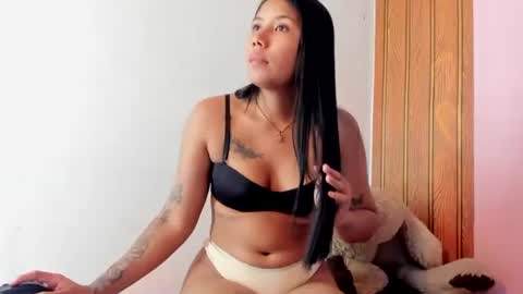 Snapshot of valenttina_narvaez chatting on May 15, 2:35 pm vale online show from May 15, 2:35 pm