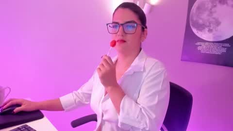 Snapshot of valenvega_ chatting on February 1, 2:59 pm VALEN VEGA online show from February 1, 2:59 pm