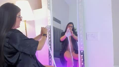 Snapshot of valenvega_ chatting on February 20, 11:00 am VALEN VEGA online show from February 20, 11:00 am