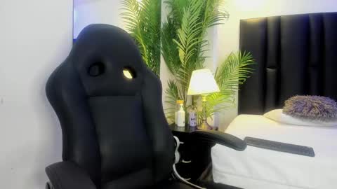 valeri_tafur online show from October 31, 11:00 am