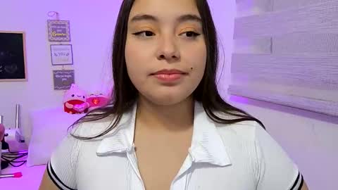 Snapshot of valeria_cherry chatting on April 24, 1:19 am valeria online show from April 24, 1:19 am