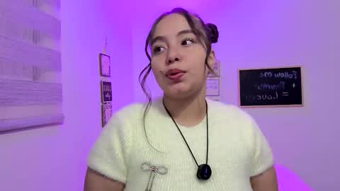 Snapshot of valeria_cherry chatting on May 14, 5:25 am valeria online show from May 14, 5:25 am