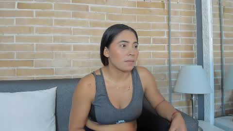 Snapshot of valeria_rua chatting on June 17, 11:01 am valeria_rua online show from June 17, 11:01 am