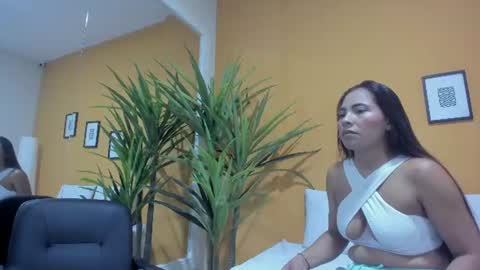 Snapshot of valeria_rua chatting on June 25, 11:04 am valeria_rua online show from June 25, 11:04 am